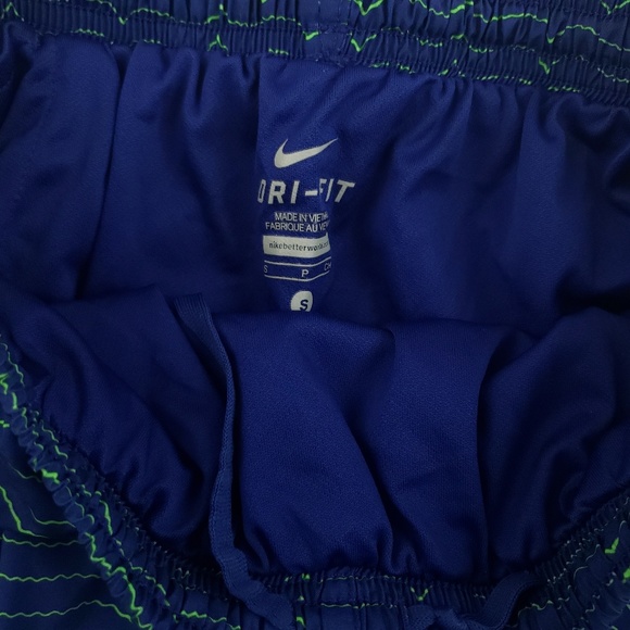 💲Nike womens small blue printed stretch shorts - Picture 6 of 8